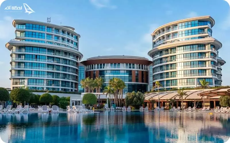 کمر و لارا آنتالیا