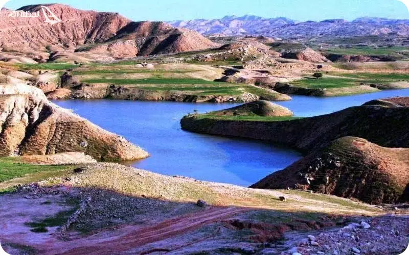 دریاچه میانه