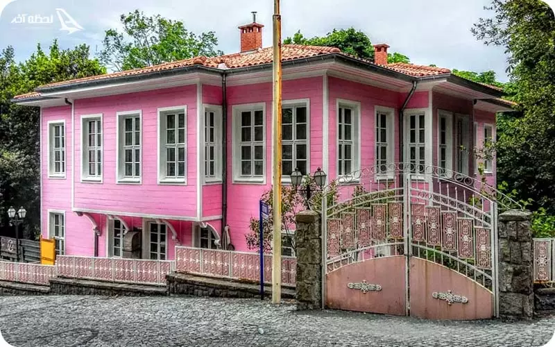 عمارت صورتی