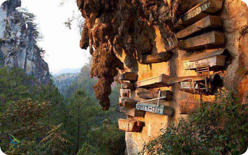 تابوت های آویزان در فیلیپین