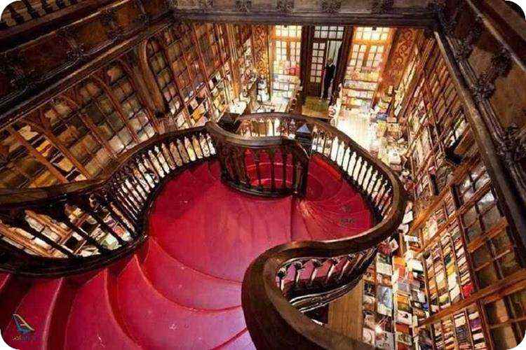 پلکان های غجیب و قریب