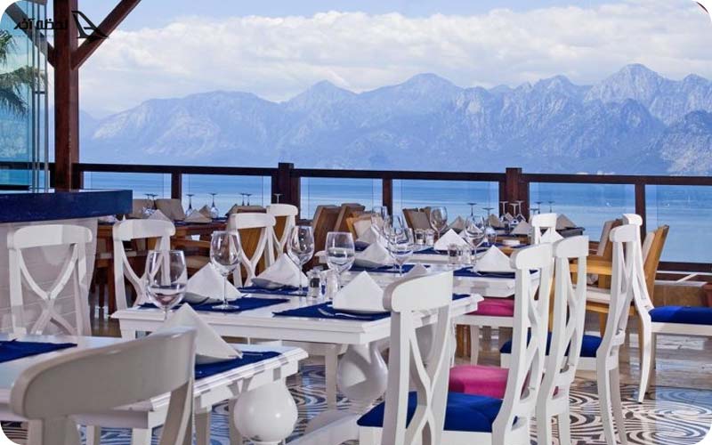 رستوران هتل اوتانتیک