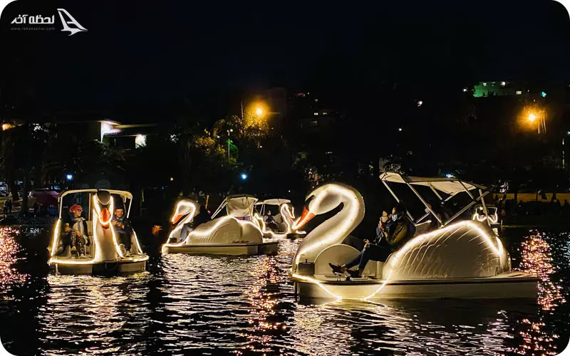  قایق سواری در دریاچه سوان