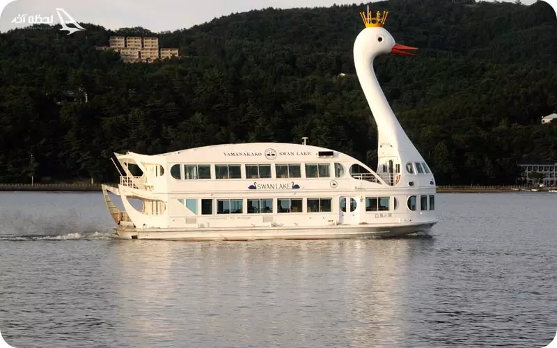 قایق سواری در دریاچه