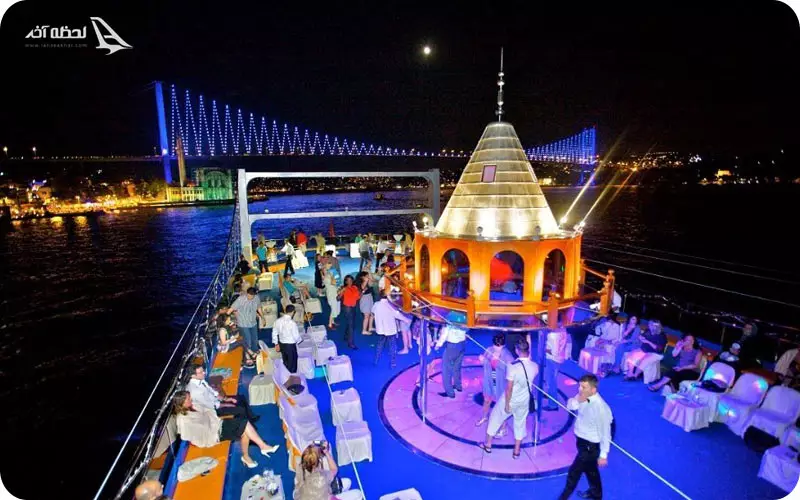 کشتی سواری در شب استانبول