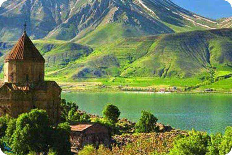 دریاچه زیبای وان