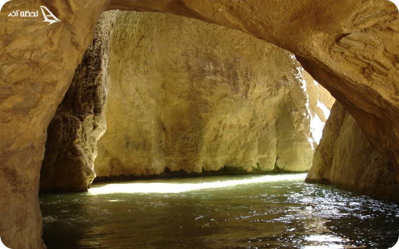 غار نوردی در آبشار 