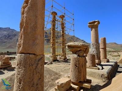 ستون های تاریخی خورهه