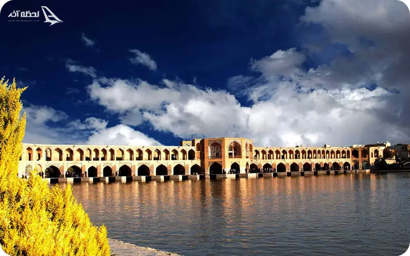 پل خواجو کجاست