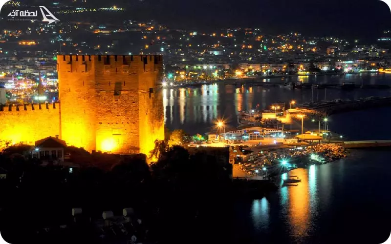 معماری برج سرخ