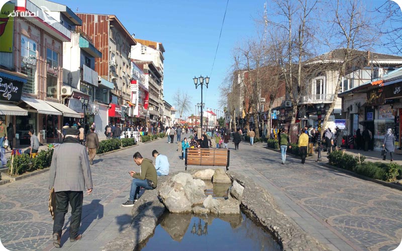پیاده روی مردمان در رشت