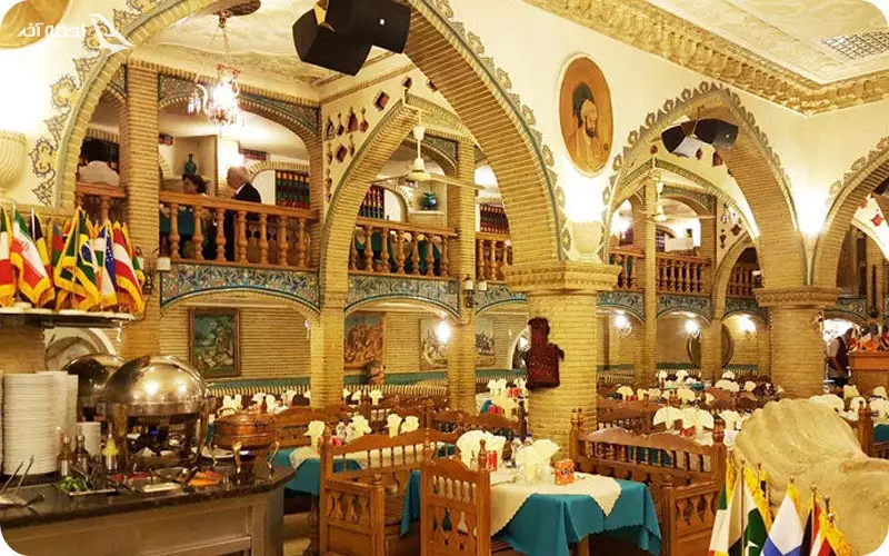 رستوران عالی قاپو