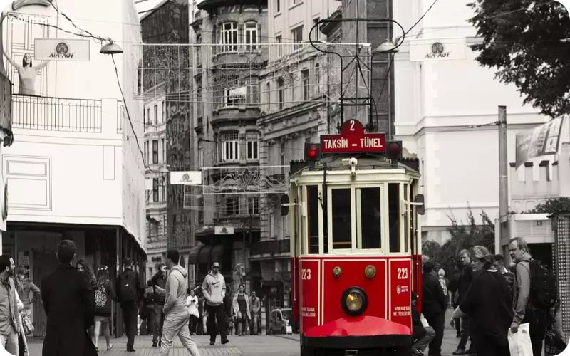 تراموا قرمز