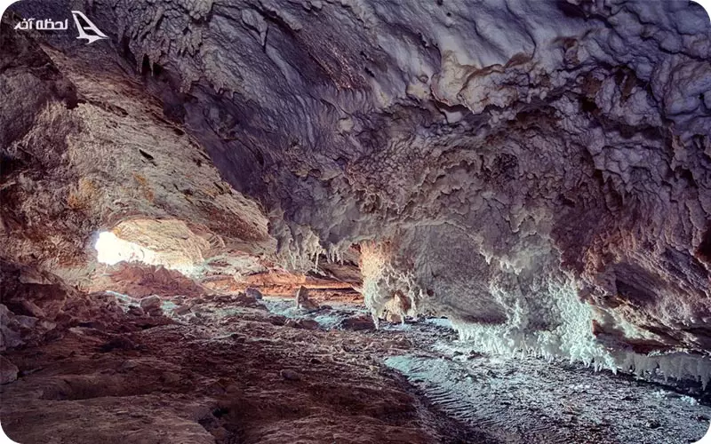 نمای داخلی غار نمکدان 