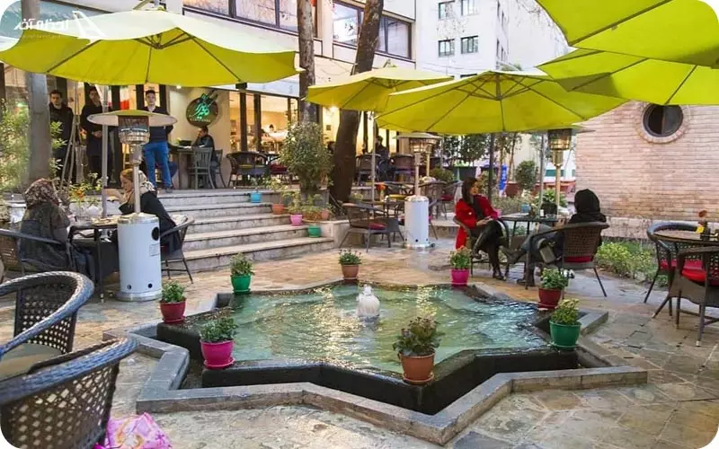 کافه باغ کاریز