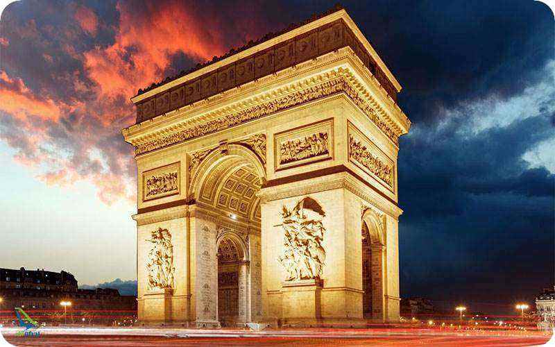 طاق نصرت در شب