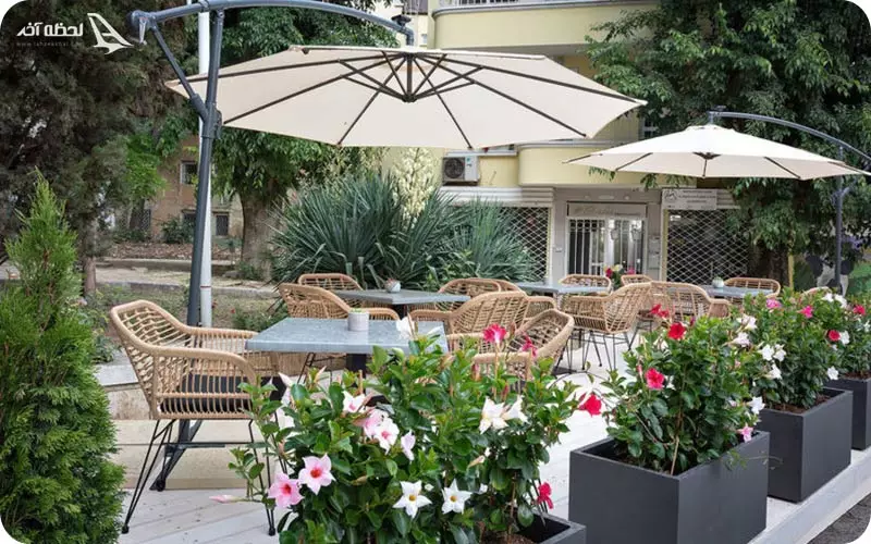 کافه باغ وارنا