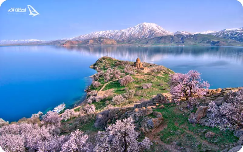 مساحت وان چقدر است؟