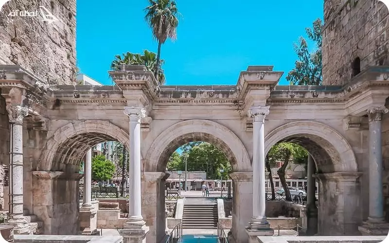 دروازه هادریان