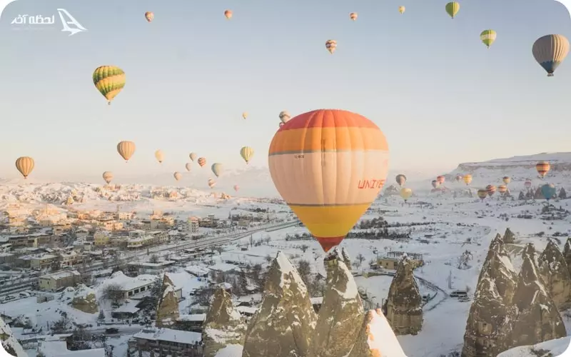 پرواز در آسمان ابری