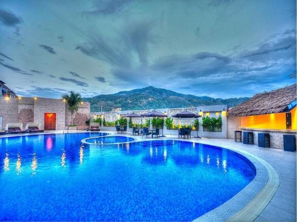 هتل پاتونگ هریتیج نمای استخر روباز