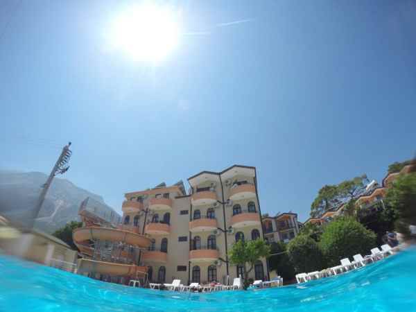 هتل آکاسیا ریسورت نمای صندلی های آفتابگیر