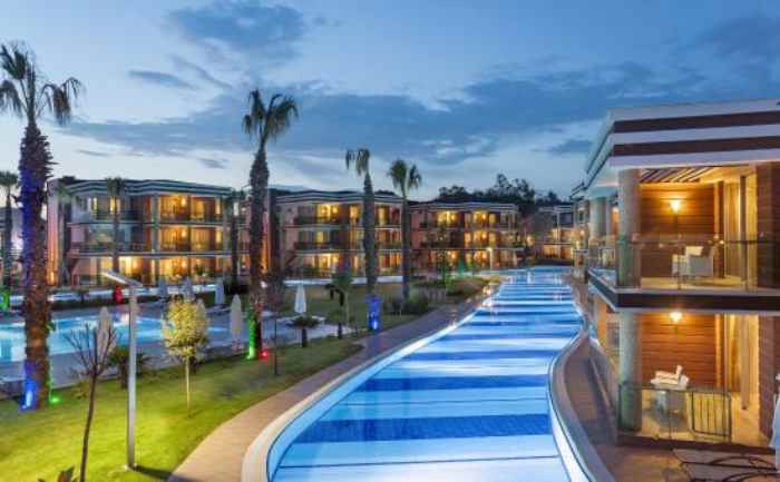 هتل جاستینیانو نمای استخر روباز