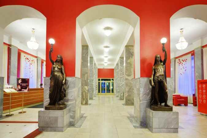 هتل اکتیابرسکایا نمای لابی