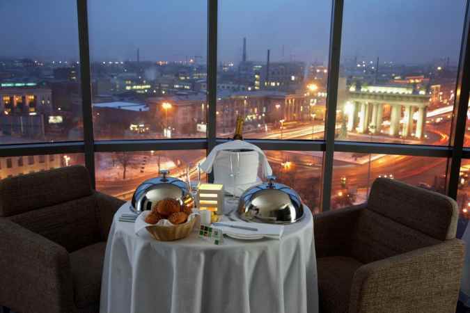 هتل هالیدی این موسکووسکی نمای رستوران