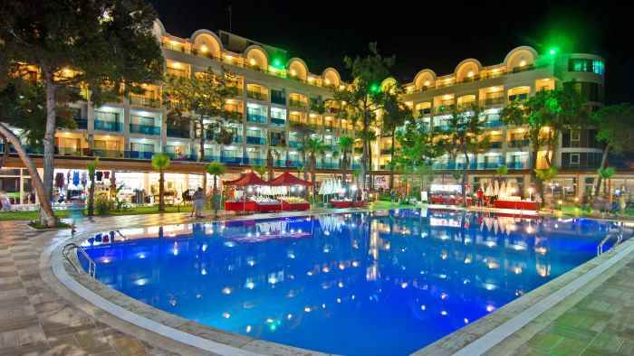 هتل مایا ورلد نمای استخر