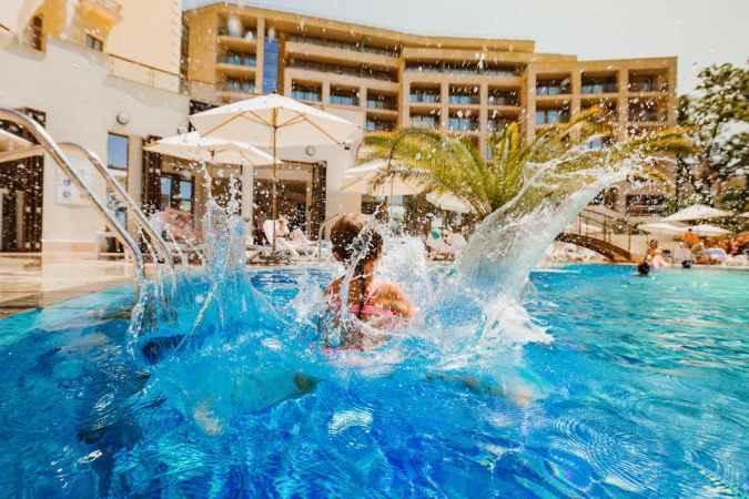 هتل سوئیس کاملیا سوچی نمای استخر