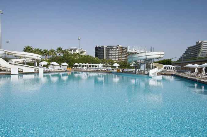 هتل کروانسارای لارا نمای استخر