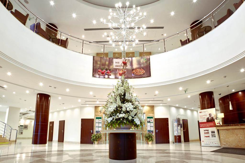 هتل هالیدی این سوکولنیکی نمای لابی