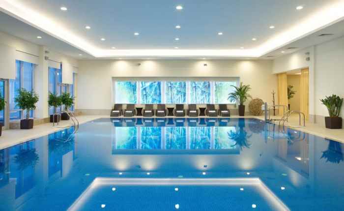 هتل ازیموت ریسورت اند اسپا نمای استخر