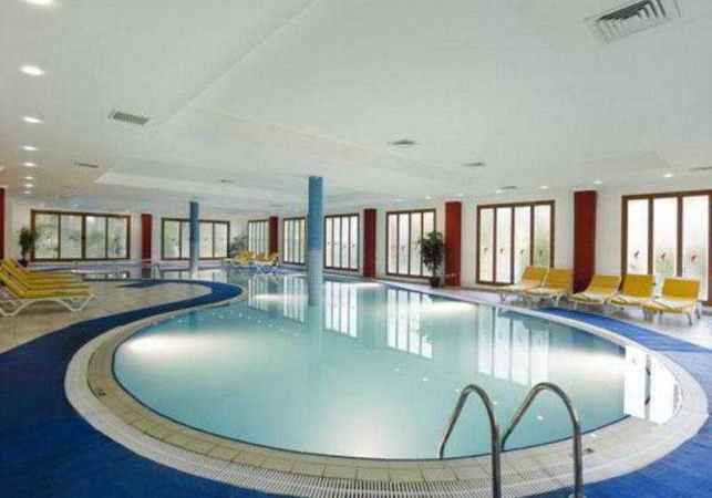 هتل جاستینیانو نمای استخر سرپوشیده