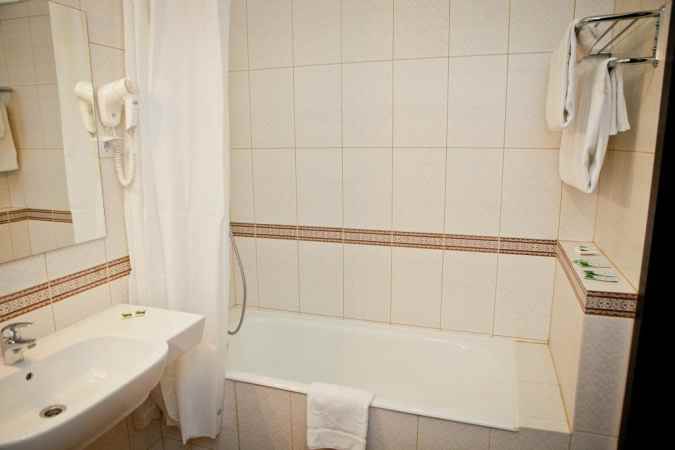 هتل اگنی کلاب نمای سرویس حمام