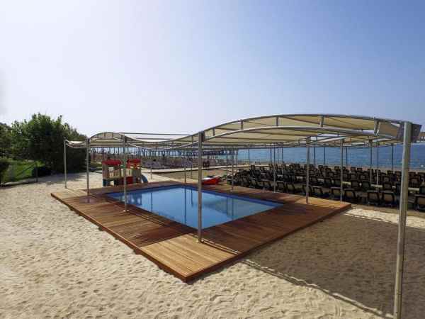 هتل الوا دونا نمای استخر کودکان