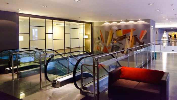 هتل هالیدی این موسکووسکی نمای پله برقی