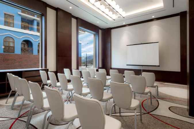 هتل گورکی پانوراما نمای سالن کنفرانس