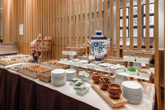 هتل هالیدی این سیمونووسکی نمای منوی غذا