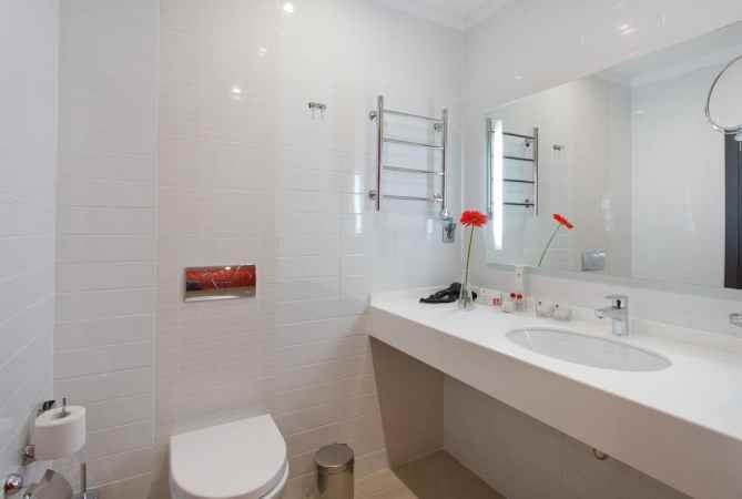 هتل ازیموت ریسورت اند اسپا نمای سرویس بهداشتی