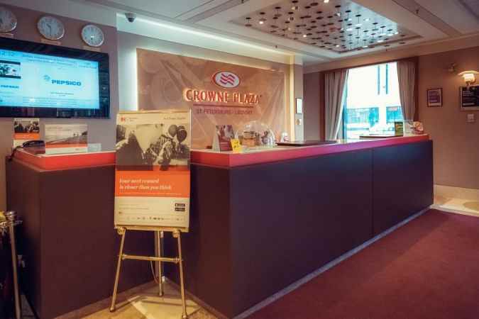 هتل کرون پلازا لیگووسکی نمای کافه