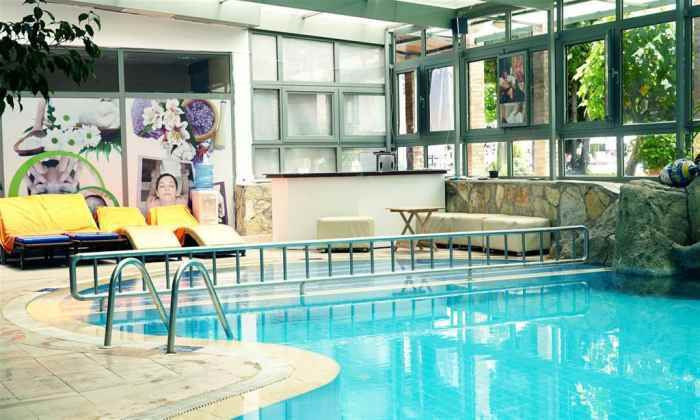 هتل شروود گرینوود نمای استخر سرپوشیده