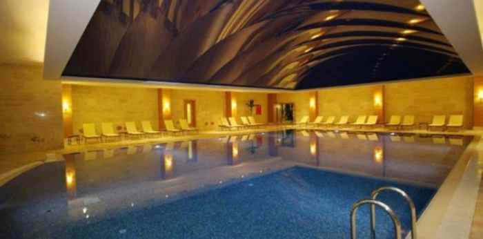 هتل کوئین الیسا نمای استخر سرپوشیده