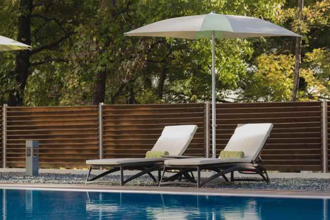 هتل مرکور سوچی نمای صندلی های آفتابکیر