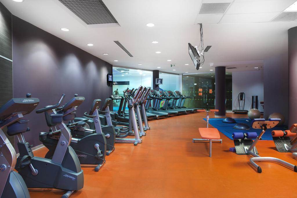 هتل هالیدی این سوکولنیکی نمای سالن بدنسازی