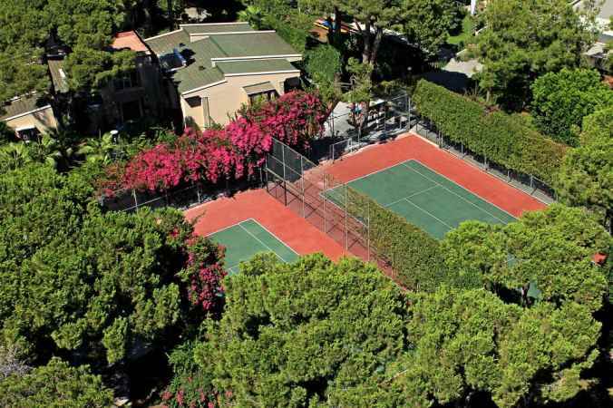 هتل ماریتیم پین بیچ نمای زمین تنیس