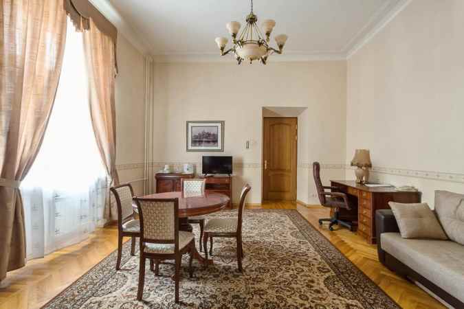 هتل بوداپست نمای سالن اتاق