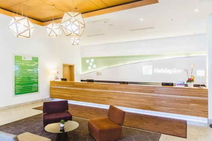 هتل هالیدی این سیمونووسکی نمای پذیرش لابی