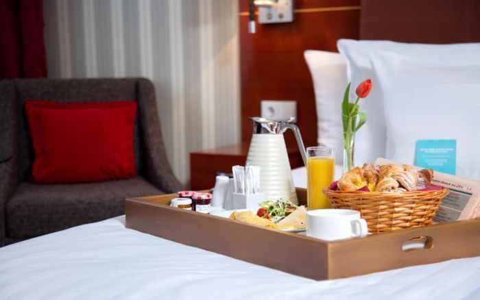 هتل کرون پلازا لیگووسکی نمای منوی صبحانه